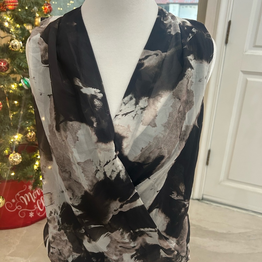 H&M Black and Gray Abstract Blouse